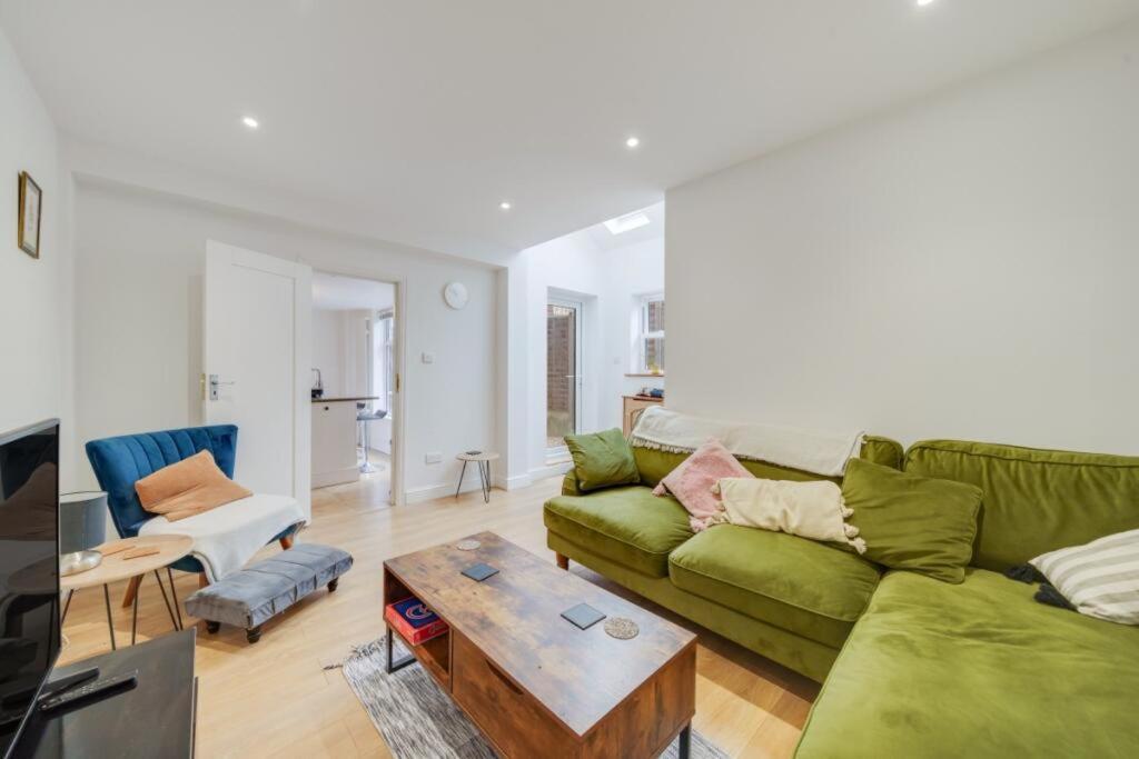 Large Two Bedroom Apartament