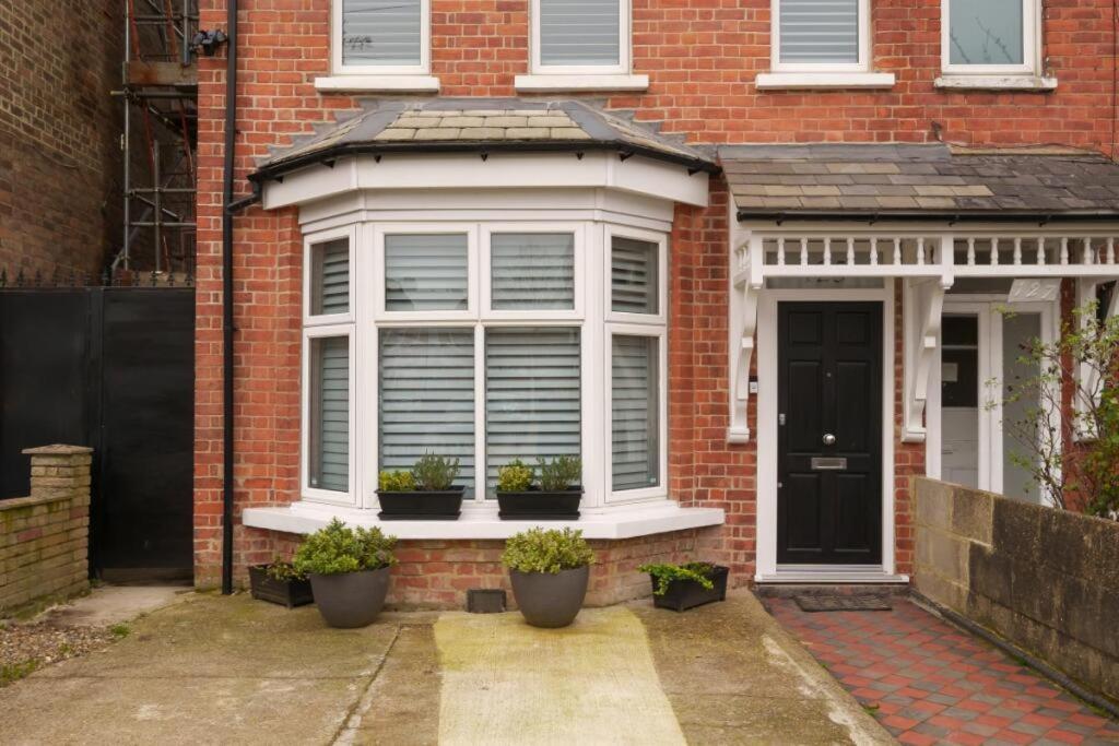 Large Two Bedroom Apartament Londra